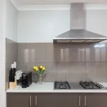 Airport 5Br Haven - Full Kitchen & Tranquil