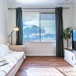 A1 Airport Haven - Quick Access, Comfy & Free Parking