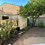 Como Beach Apartments