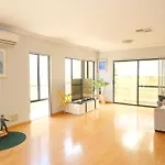 Airport 5Br Retreat - Full Kitchen & Tranquil