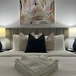 Luxe Modern Retreat Designer Stay In Perth