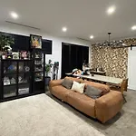 Decembre House - 24Hrs Self Check-In Room In Belmont Central