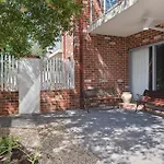 Happy Stays Classic Mid-Century Modern Escape