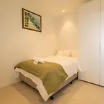 Luxury Downtown Apt - Sunset Views, Pool & Gym
