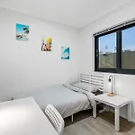 Private Bedroom Affordable Premium Modern Walk To Curtin University-Shared Kitchen & Living Areas