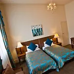 The Melbourne Hotel