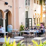 Captain Stirling Hotel