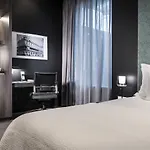 The Melbourne Hotel