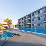 Batavia Apartments