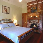 What are the best hotels near Kyilla Park?