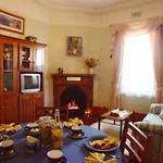 What are the best hotels near Kyilla Park?