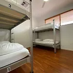 Downtown Backpackers Hostel Perth - Note - Valid Passport Required For Check In