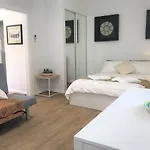 M207 West Perth Studio Apartment Near Kings Park