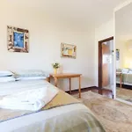 B8 Crawley Apartment 1 Brm & Sleepout Near Uwa