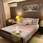 Arena Resort Style Exec Free Netflix Wifi Wine