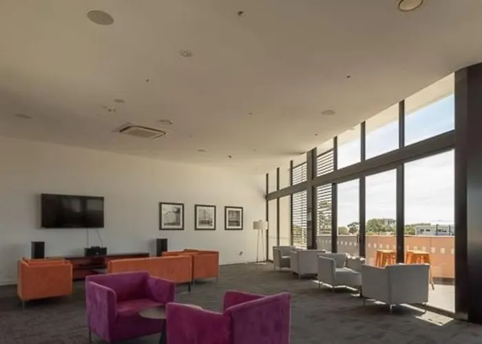 Deluxe Close To City Wifi Netflix Wine Parking