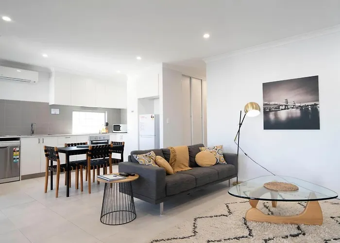 7Th Heaven In Cloverdale 2Br2Ba Parking