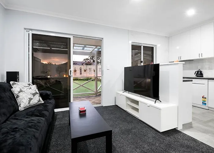 12 Streeton Promenade
