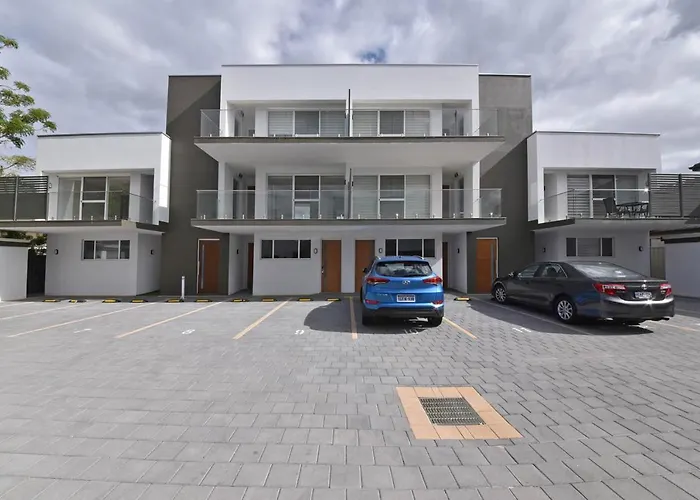 2X2 Modern Apartment Near Airport And City