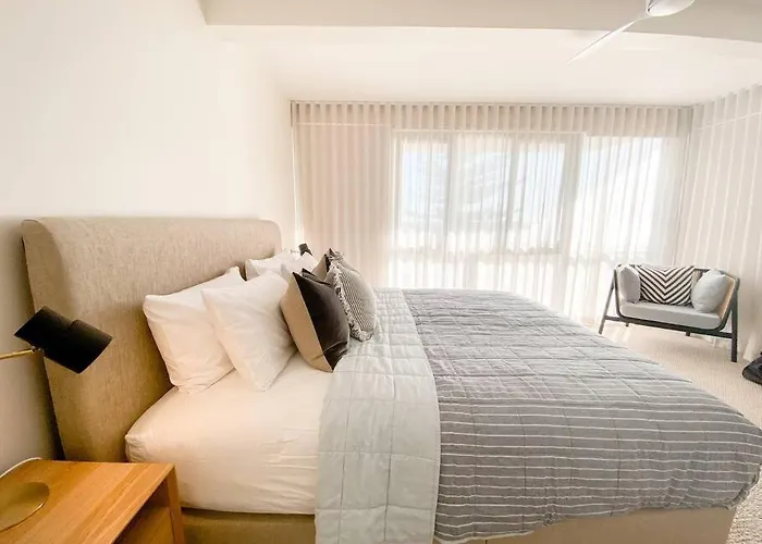 Honeyb - 2 Bed Apt On The Beach