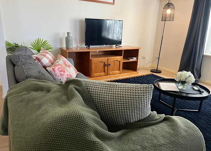 11 Secluded Shaw Family Home Innaloo
