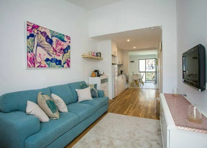 Coastal Salty Kiss Sleeps 4!