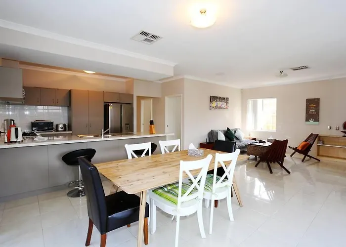 Nice And Neat House For Your Journey - Renovated