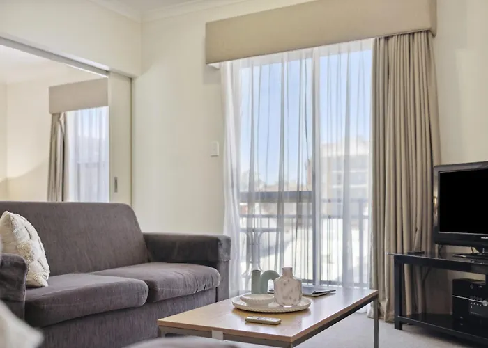 Spacious Apt In Northbridge With Pool