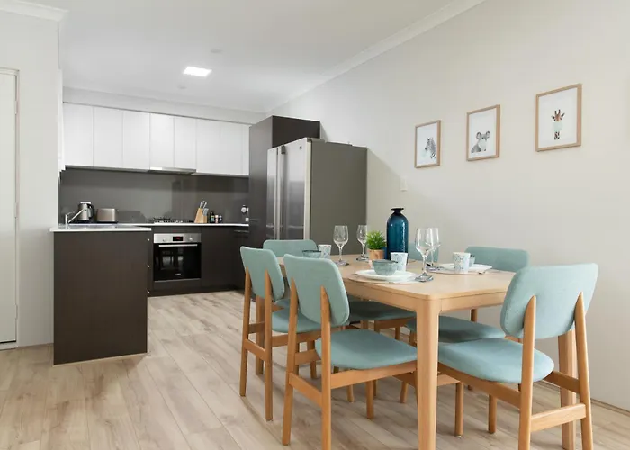 Bright Trendy 2Bdrm Apt - Walk To River & Shops