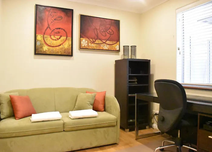 Bright 2 Bedroom Apartment In A Great Location