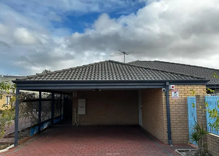 Cannington Sharehouse Near Shops And Restaurant