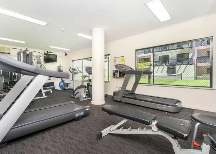 302 Wonderful Waldorf Poolgym