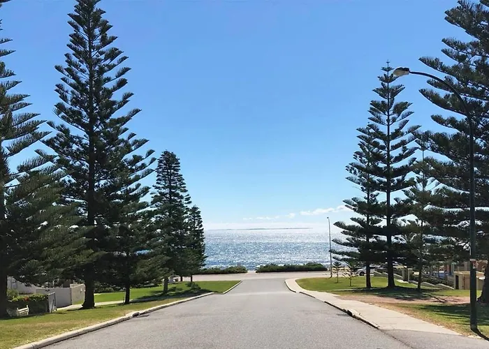 Cottesloe Delight Sleeps 4