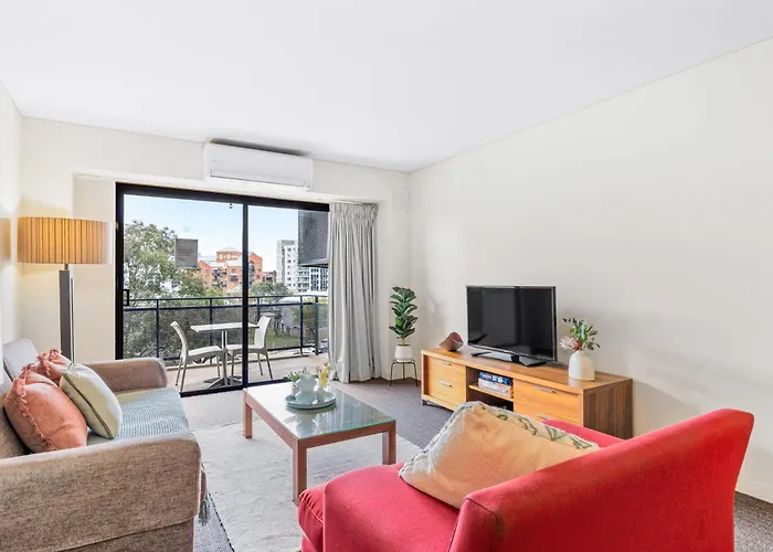 Apartment With City Views In East Perth