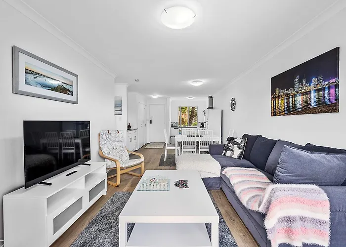 6 Light Bright Home In South Perth