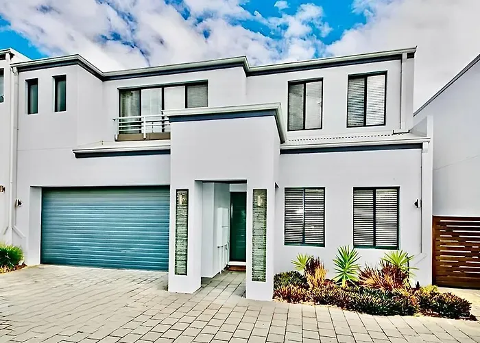Modern Double-Story Abode A Scarborough Delight