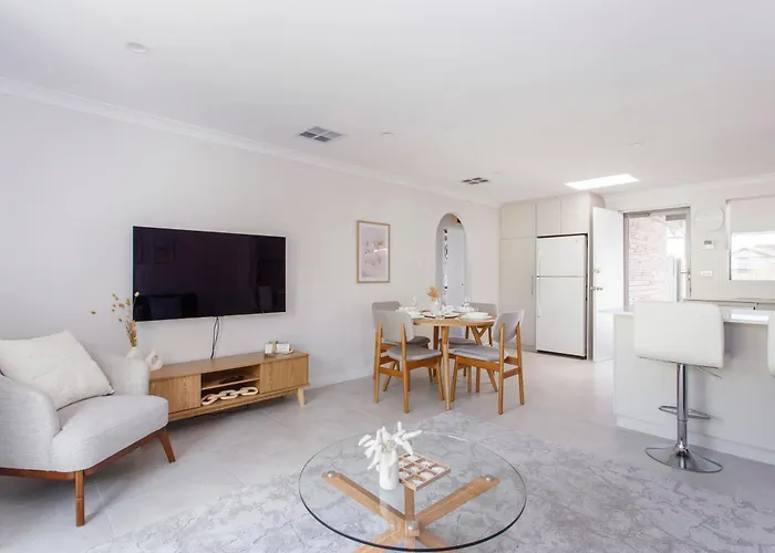 Maylands Riverside City Retreat