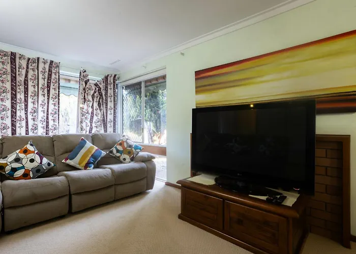 Well Equipped 3Br Home With Backyard And Patio