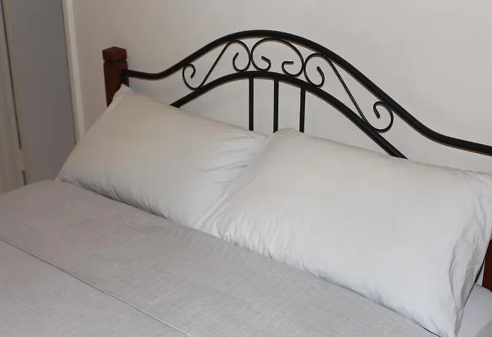 2 Bedroom Deluxe Serviced Apartments Victoria Park Perth -5 Mins Walk Aldi & Cafe Strip