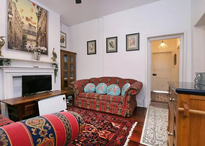 Central 3 Bedroom Heritage House In Fremantle