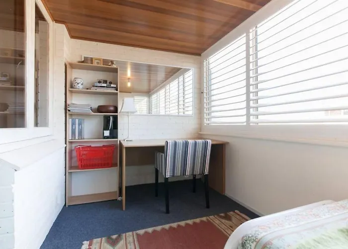 B8 Crawley Apartment 1 Brm & Sleepout Near Uwa