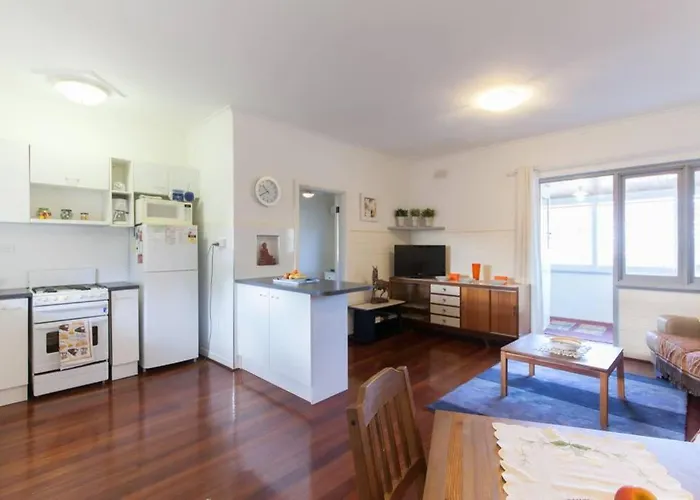 B7 Crawley Apartment 1 Brm & Sleepout Near Uwa