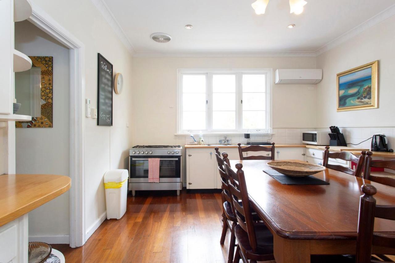 Cosy -3 Bedrooms Victoria Park Rumah percutian Perth