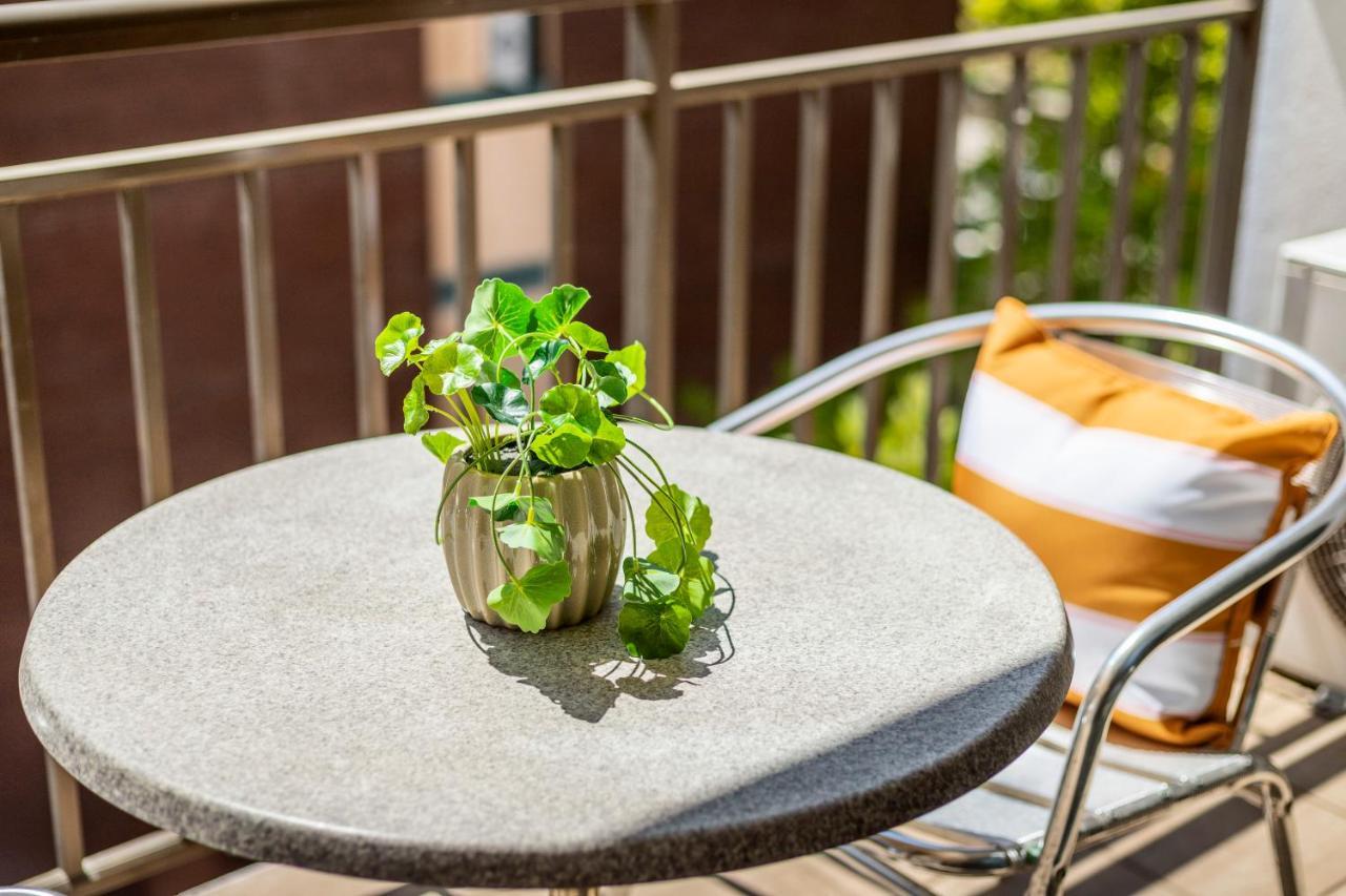 Apartment 404 Big Beautiful One Bed & Balcony Perth