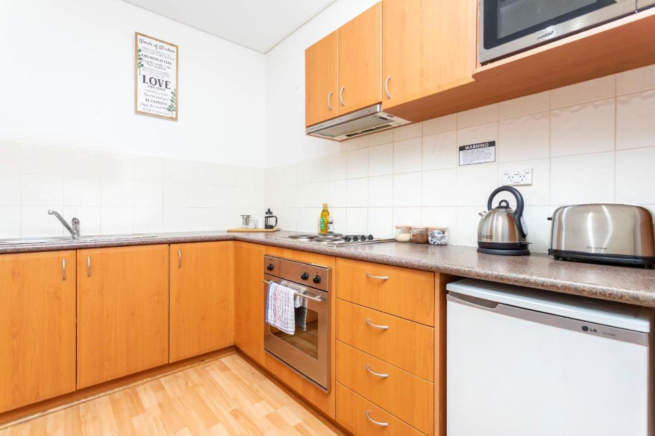 404 Big Beautiful One Bed & Balcony Apartment