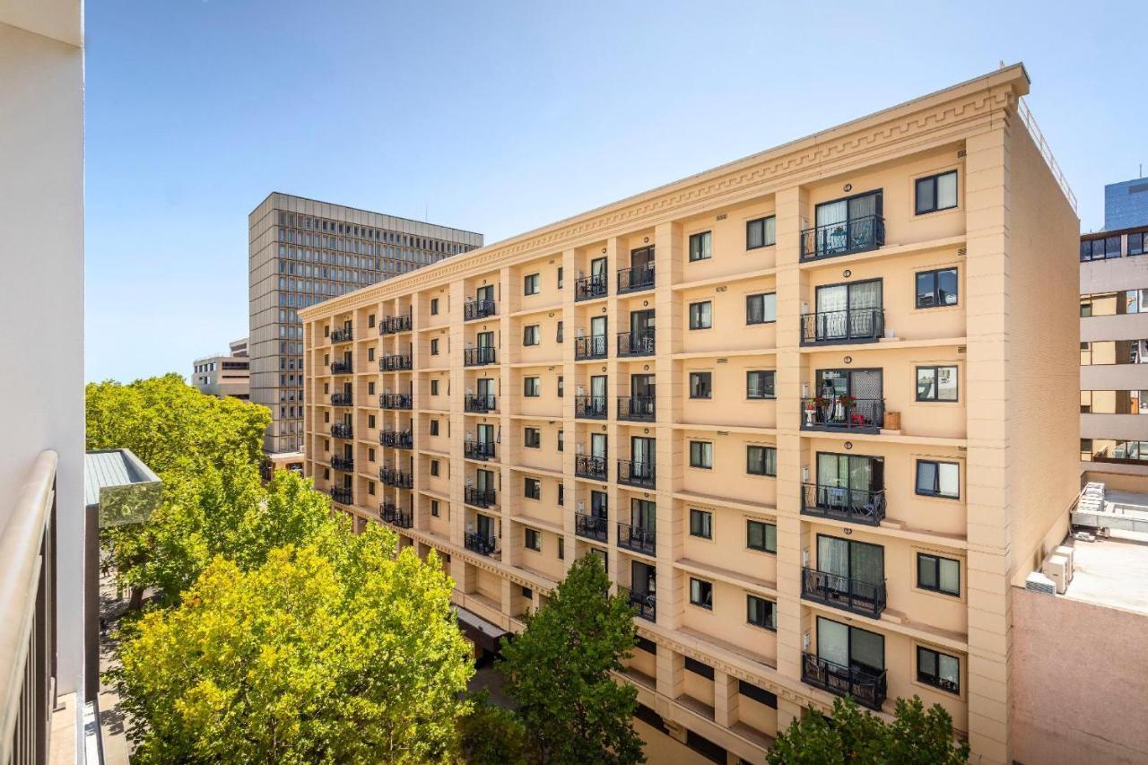 404 Big Beautiful One Bed & Balcony Apartment *