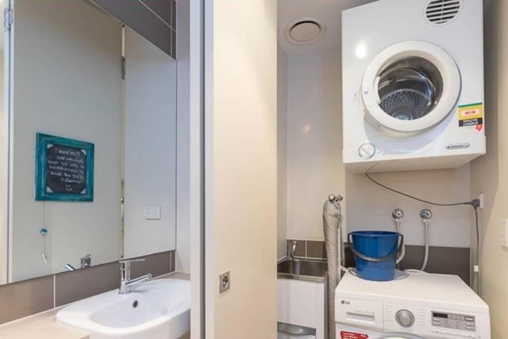 Deluxe Close To City Wifi Netflix Wine Parking *