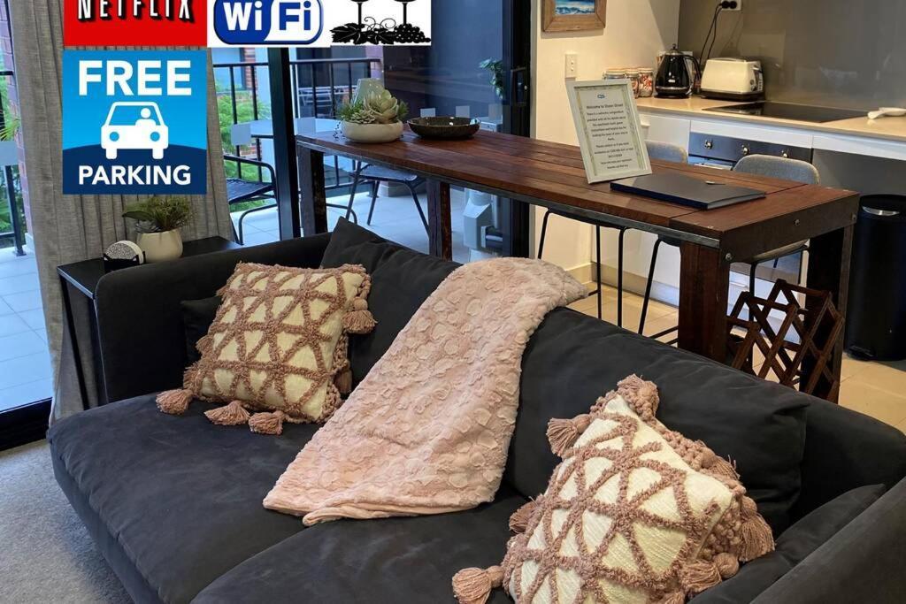 Deluxe Close To City Wifi Netflix Wine Parking