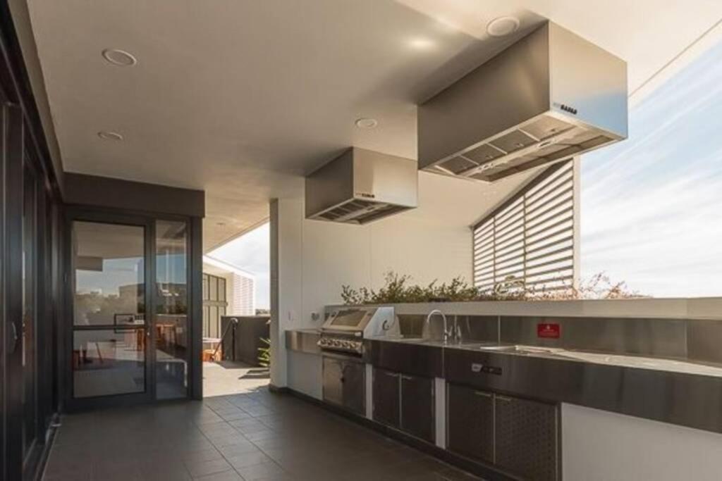 Deluxe Close To City Wifi Netflix Wine Parking Perth