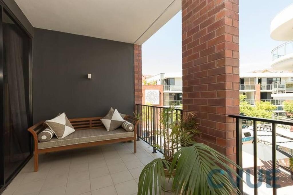 Deluxe Close To City Wifi Netflix Wine Parking *
